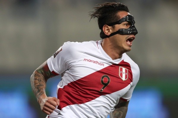 Pool/ Getty Images – Lapadula em ação pela seleção peruana
