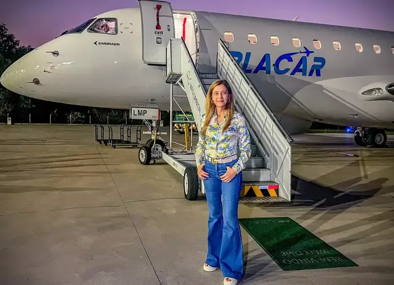 Foto: Divulgação/Placar Linhas Aéreas – Leila Pereira apresenta avião utilizado pelo Palmeiras em viagem à Colômbia
