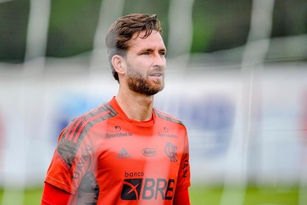 Foto: Alexandre Vidal/CRF – Léo Pereira teria dado aval para venda ao Cruz Azul. Flamengo quer aumentar pedida