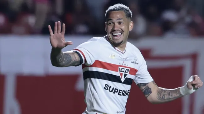 Luciano, jogador do Sao Paulo, comemora seu gol durante partida contra o Bahia no estadio Morumbi pelo campeonato Brasileiro A 2025. Foto: Marcello Zambrana/AGIF