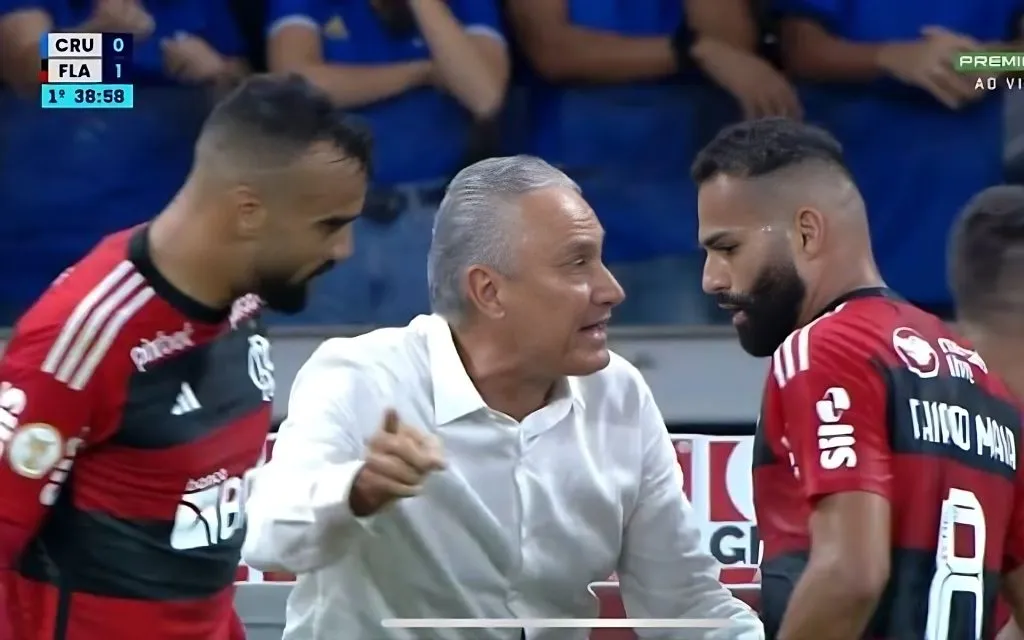 Tite falando com Thiago Maia e Fabrício Bruno – Imagem: Reprodução/Premiere