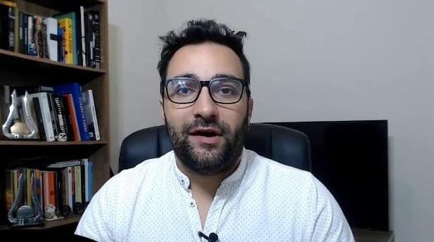 Foto: Reprodução/Youtube - Marco Bello revelou que decisão de permanência ou não de VP pode ser anunciada após o jogo contra o Santos