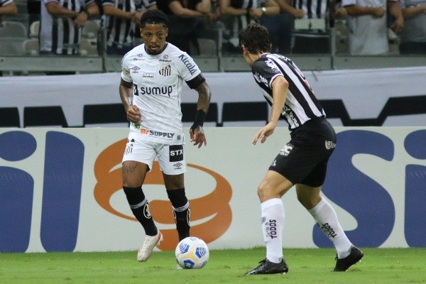 Fernando Moreno/AGIF – Marinho em ação pelo Santos