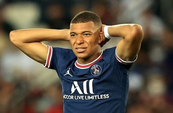 Mbappé no PSG ou no Real Madrid/ (Photo by David Rogers/Getty Images)