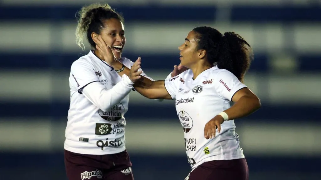 Nat Vendito comemora gol contra o Internacional na Copa do Brasil Feminina