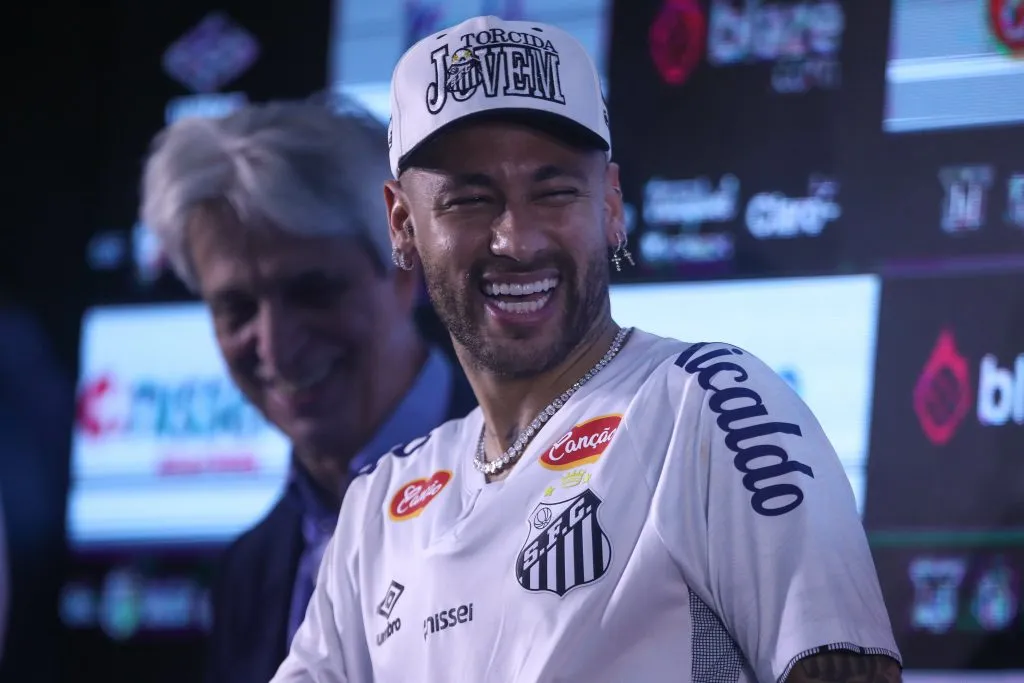 SP – SANTOS – 31/01/2025 – SANTOS, APRESENTACAO NEYMAR – Neymar durante sua apresentacao oficial como jogador do Santos em coletiva de imprensa realizada no Vila Belmiro. Foto: Reinaldo Campos/AGIF
