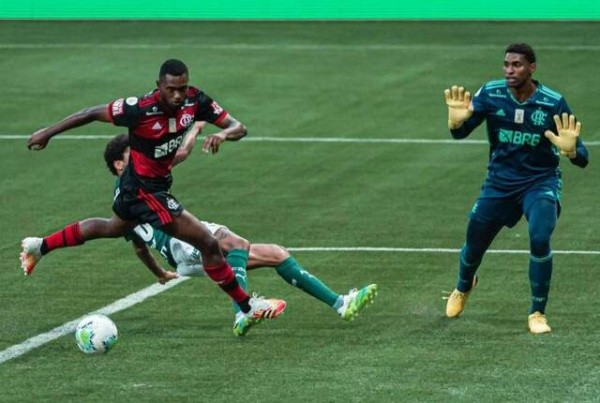 Otávio em partida contra o Palmeiras, em 2020 - Foto: Alexandre Vidal/Flamengo