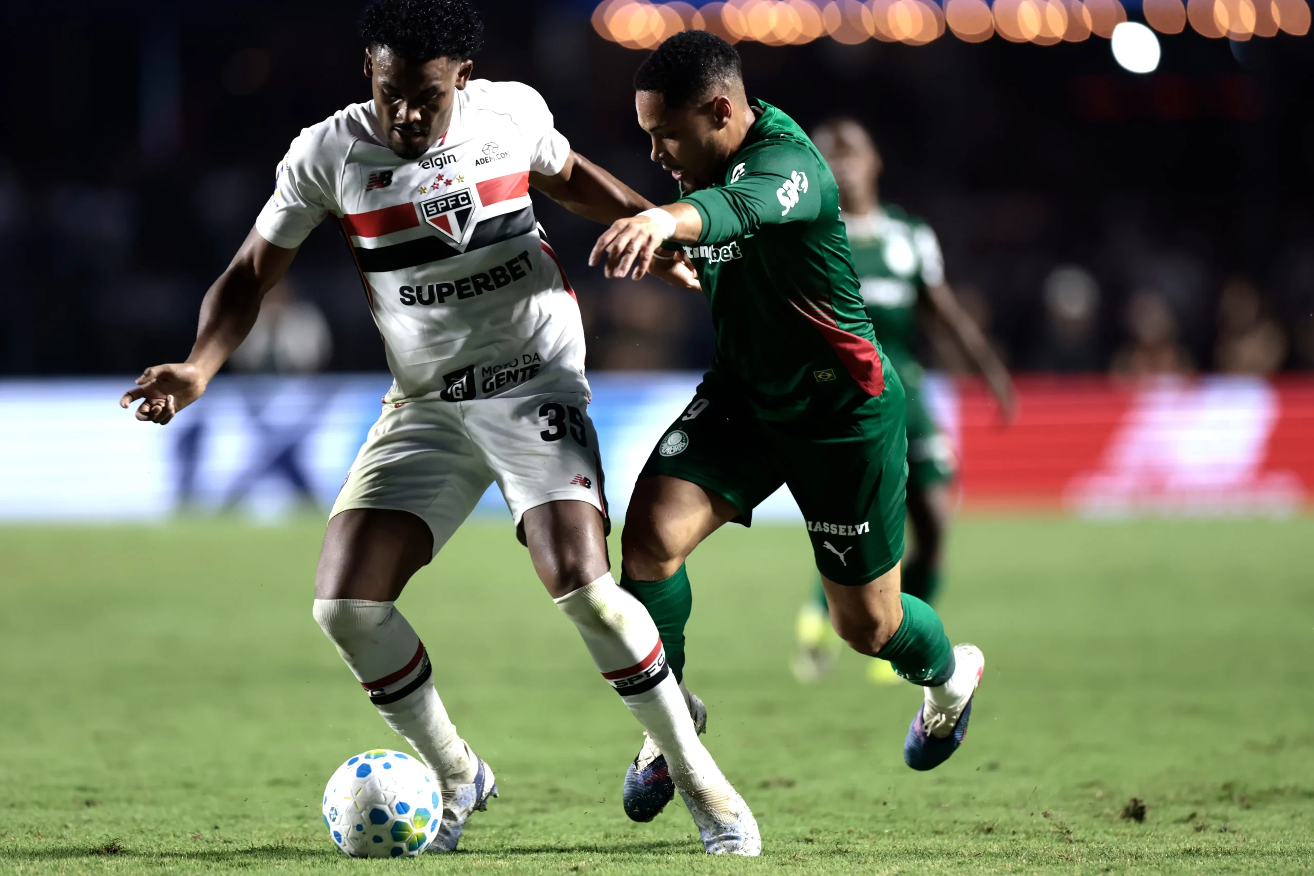 Palmeiras venceu o São Paulo e lidera o Brasileirão. Foto: Marcello Zambrana/AGIF
