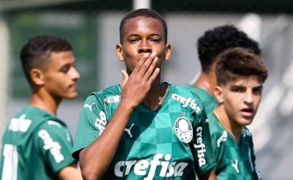 Foto: Fábio Menotti/Palmeiras – Estêvão, de 15 anos, já tem sua multa rescisória no Palmeiras avaliada em 50 milhões de euros