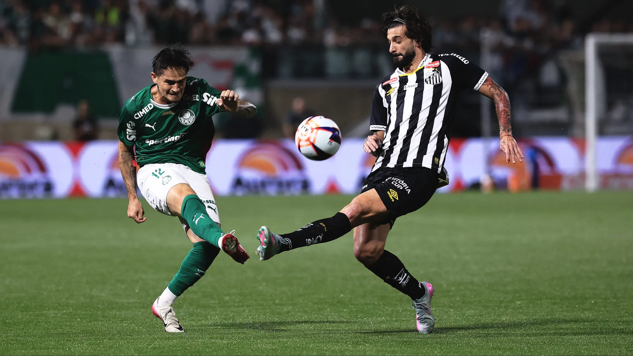 Lautaro Díaz está emprestado pelo Cruzeiro até o meio do ano e Peixe já deixou claro que não ficará com argentino – Foto: Ettore Chiereguini/AGIF