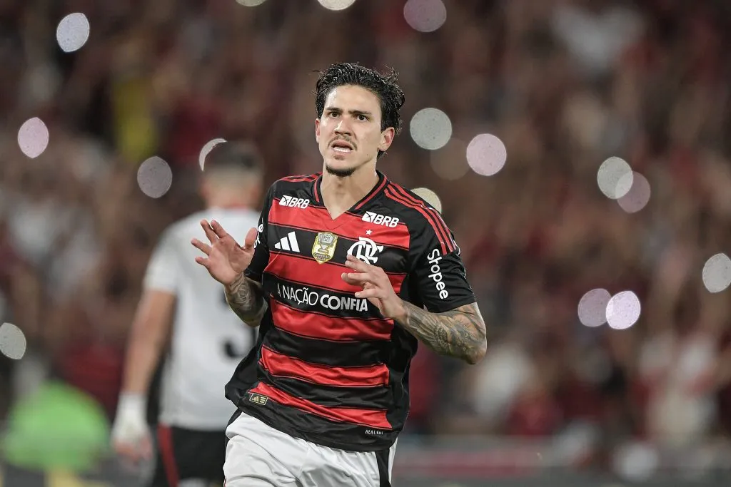 Pedro comemora um de seus gols contra o Vitória pelo Brasileirão. Foto: Thiago Ribeiro/AGIF