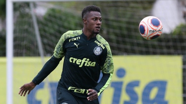 Foto: Cesar Greco – Pedrão foi negociado em definitivo com o Portimonense
