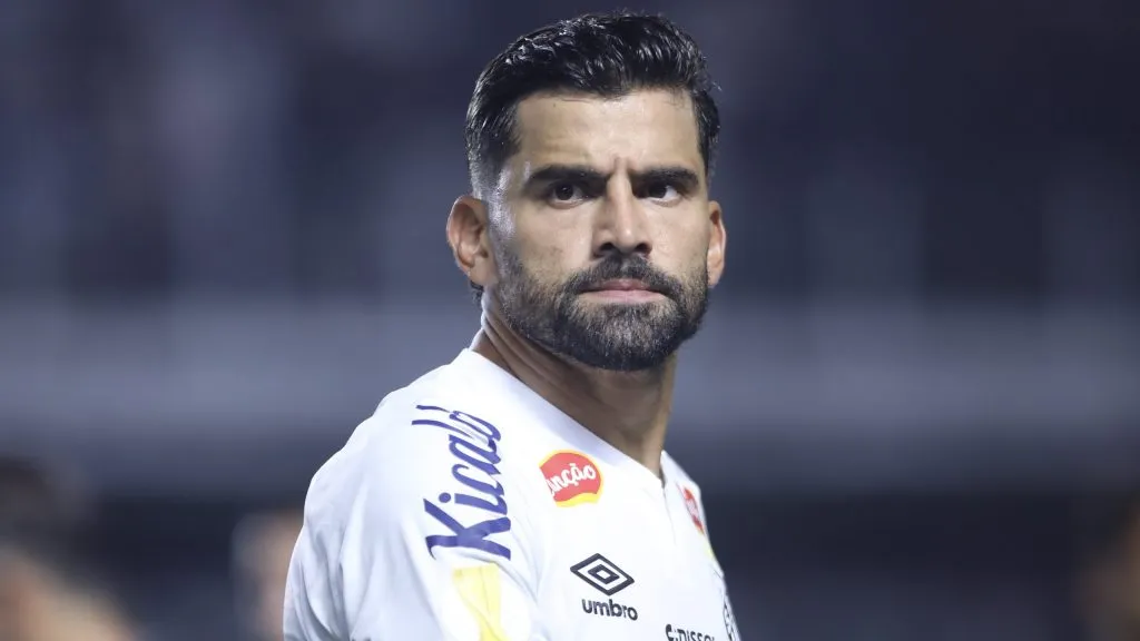 Tomás Rincón em partida pelo Santos - Foto: Reinaldo Campos/AGIF