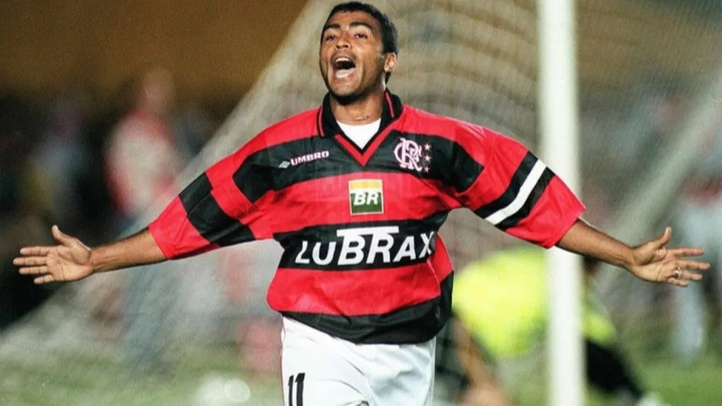 Romário com a camisa do Flamengo.