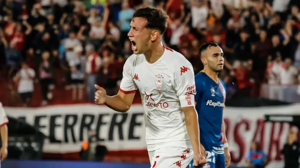 Foto: Divulgação/Huracán – Santiago Hezze foi revelado pelo Huracán em 2020