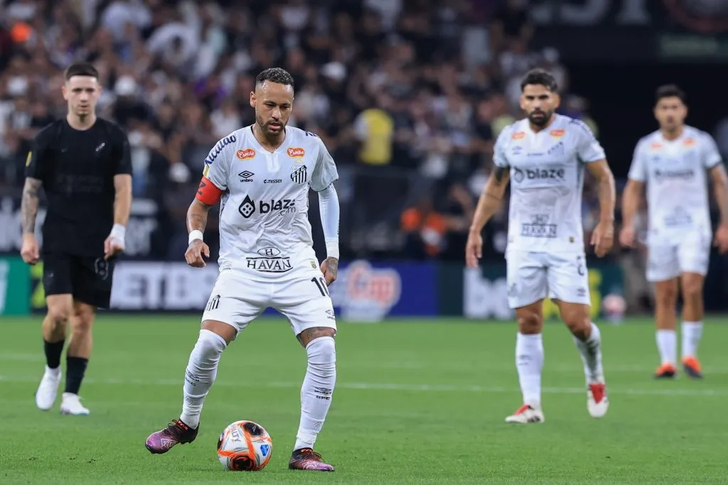Neymar é a grande esperança santista em 2025. Foto: Marcello Zambrana/AGIF