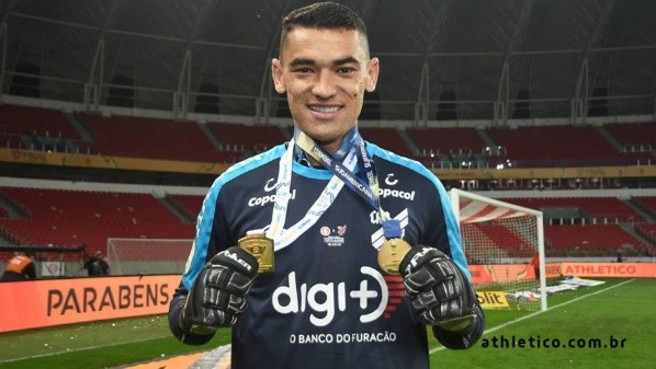 Foto: Divulgação/Athletico – Goleiro Santos entrou de vez no radar do Flamengo para 2022