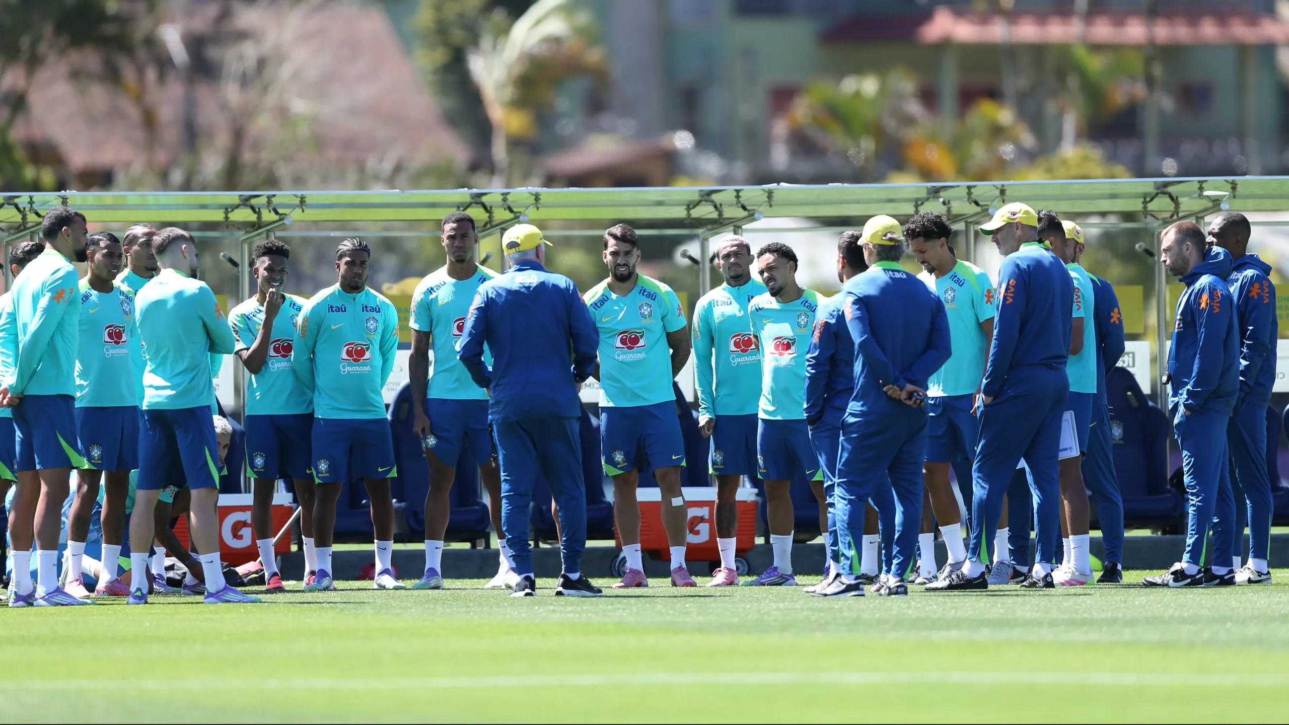 Carlo Ancelotti, técnico da Seleção Brasileira durante treino na Granja Comary. Foto: Marlon Costa/AGIF
