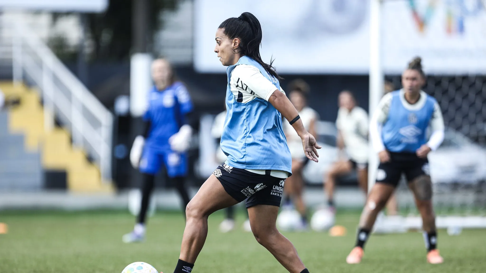 Suzane em treino do Santos
