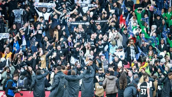 Corinthians e torcida no Mundial de Clubes Feminino – Foto: Rodrigo Gazzanel/Corinthians