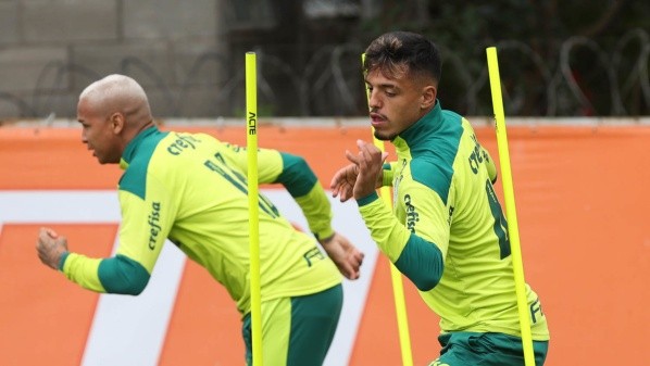 Deyverson e Gabriel Menino durante treinamento na Academia de Futebol do Palmeiras | Cesar Greco/Palmeiras