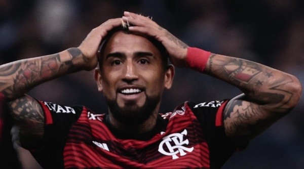 Vidal deve ficar no banco de reservas (Foto: Ettore Chiereguini/AGIF)