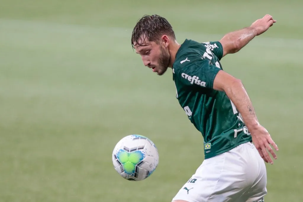 Matías Viña jogando pelo Palmeiras – Foto: Marcello Zambrana/AGIF