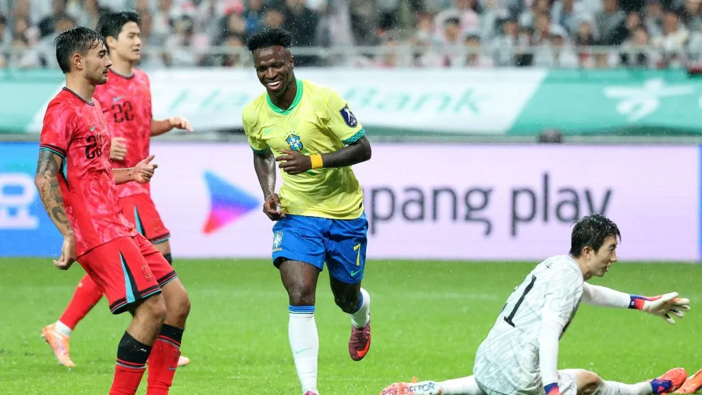 Vini Jr. comemora gol pela Seleção Brasileira contra a Coreia do Sul. (Photo by Chung Sung-Jun/Getty Images)