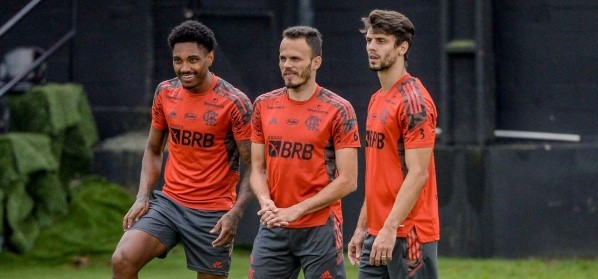 Renê deve assumir a vaga de Filipe Luís no confronto contra o Fluminense (Foto: Divulgação Flamengo)