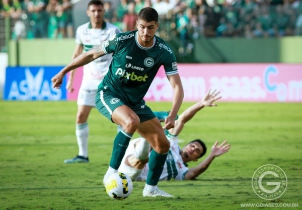 Foto: Assessoria Goiás – Pedro Rual se isolou como artilheiro do Campeonato Brasileiro com 14 gols