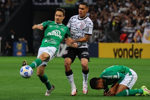 Gabriel chega a marca de 101 vitórias com a camisa do Corinthians (Foto: Marcello Zambrana/AGIF)