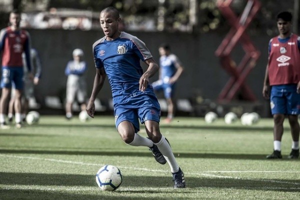 Atacante e promessa do Santos retorna ao Clube e futuro está nas ‘mãos’ de Carille (Foto:Ivan Storti/Santos FC)