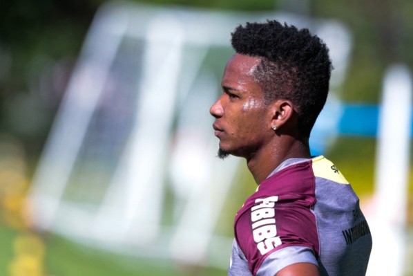 Foto: Marcello Zambrana/AGIF – Thiago Mendes voltou ao radar do Flamengo