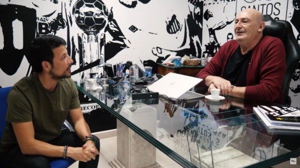 Foto: André Hernan/YouTube -Andrés Rueda recebe André Hernan no Santos
