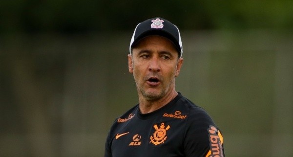 Foto: Rodrigo Coca/Ag. Corinthians – Vítor Pereira tem contrato expirando no Corinthians em dezembro