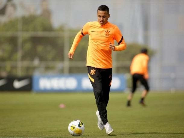 Foto: Reprodução/SCCP – Matheus Araújo treinando pelo Corinthians