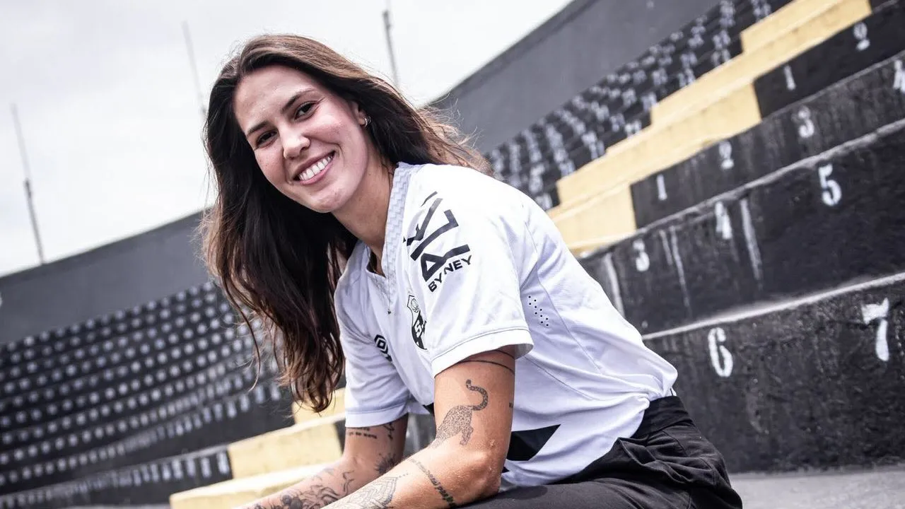 Zagueira Isa Cardoso, do Santos, na Vila Belmiro