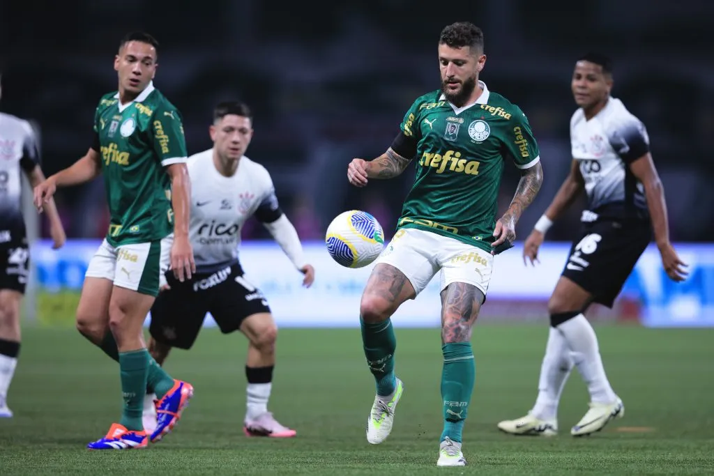 SP – SAO PAULO – 01/07/2024 – BRASILEIRO A 2024, PALMEIRAS X CORINTHIANS – Ze Rafael jogador do Palmeiras durante partida contra o Corinthians no estadio Arena Allianz Parque pelo campeonato Brasileiro A 2024. Foto: Ettore Chiereguini/AGIF
