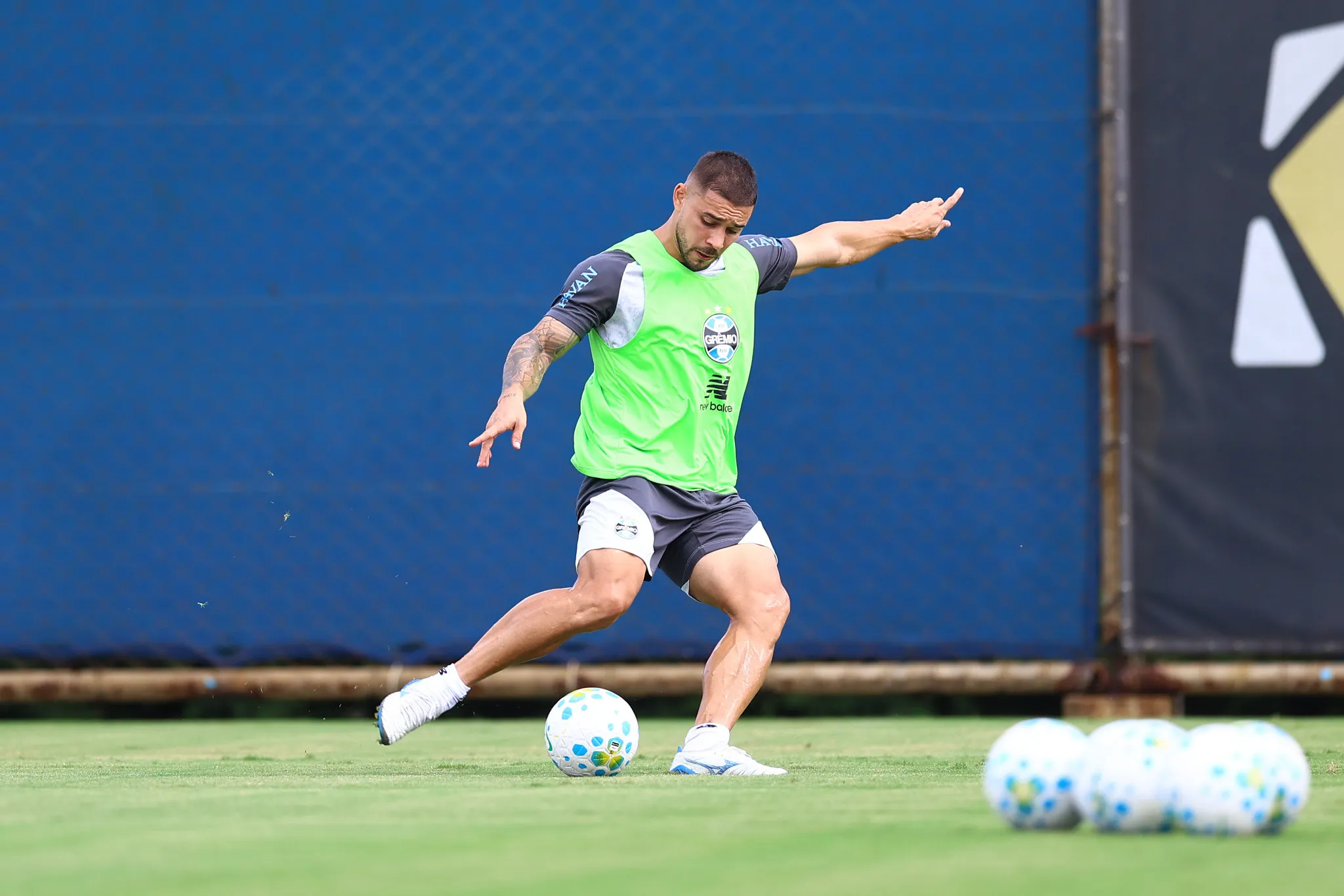 João Pedro voltou a treinar com bola – Foto: Rodrigo Fatturi/Grêmio FBPA