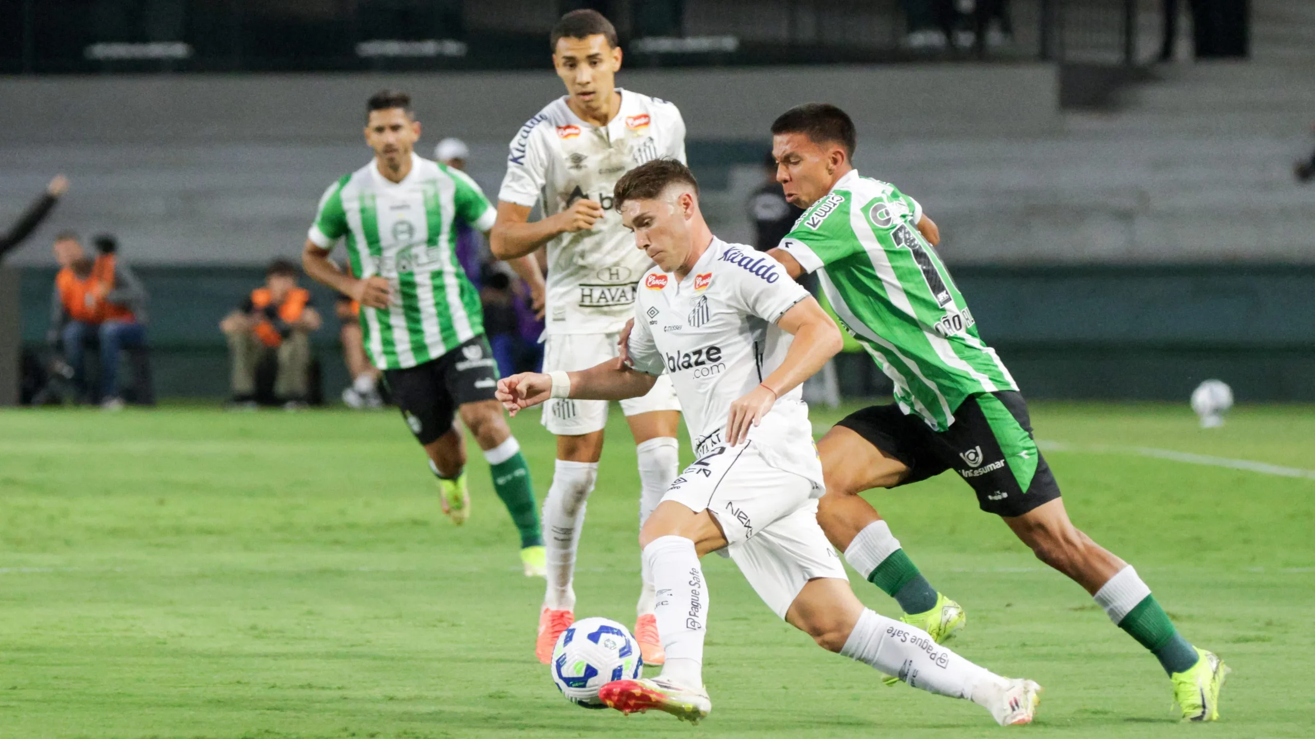 Santos x Coritiba. Foto: Robson Mafra/AGIF