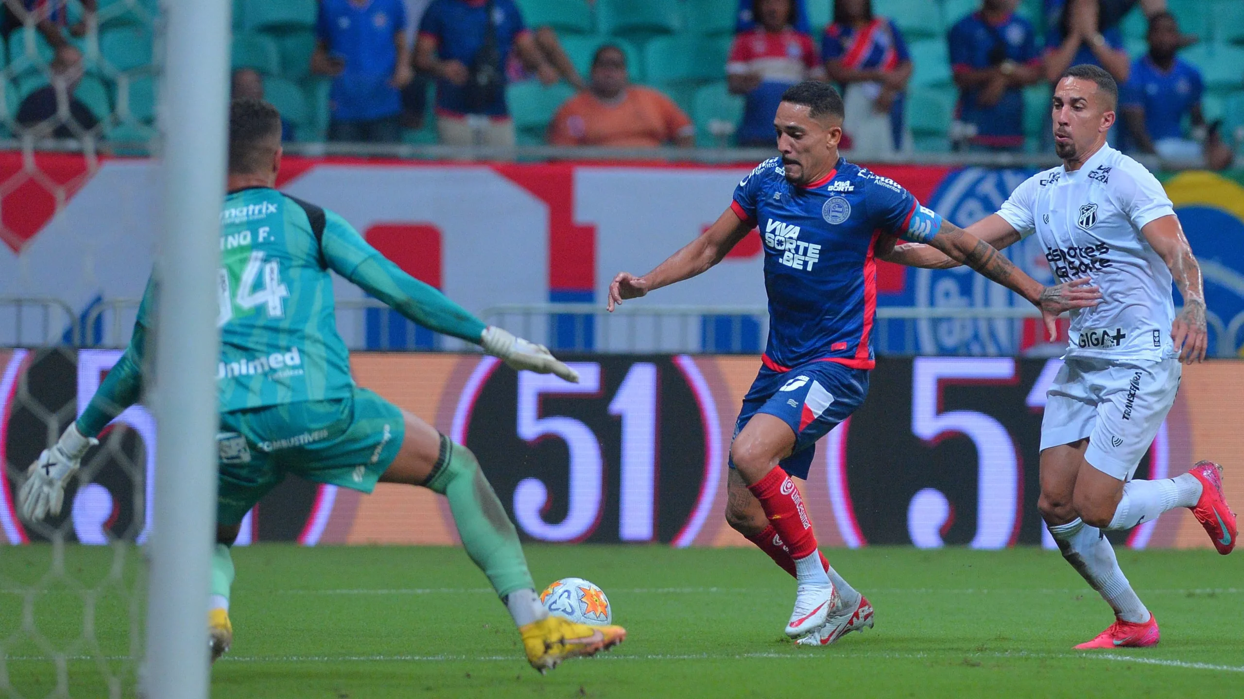 Gilberto é um lateral bem ofensivo - Foto: Walmir Cirne/AGIF.
