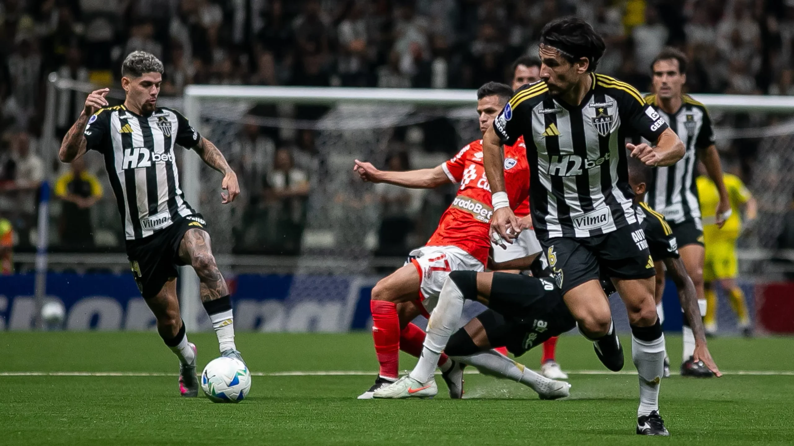 Rubens se destacou no futebol brasileiro - Foto: Fernando Moreno/AGIF.