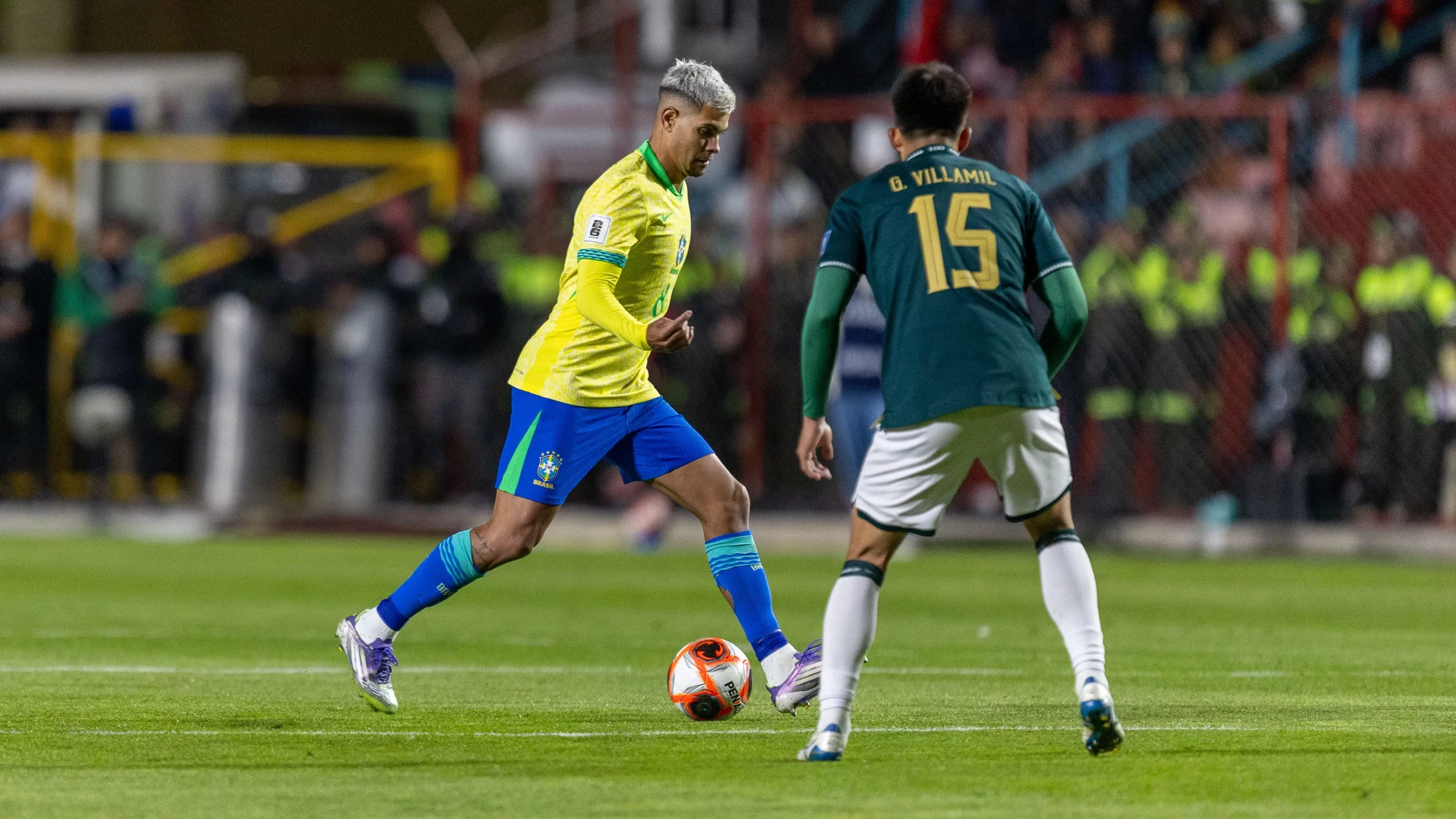 Bruno Guimaraes jogador do Brasil durante partida contra o Bolivia no estadio El Alto pelo campeonato Eliminatorias Copa Do Mundo 2026. Foto: Paulo De Tarso/AGIF