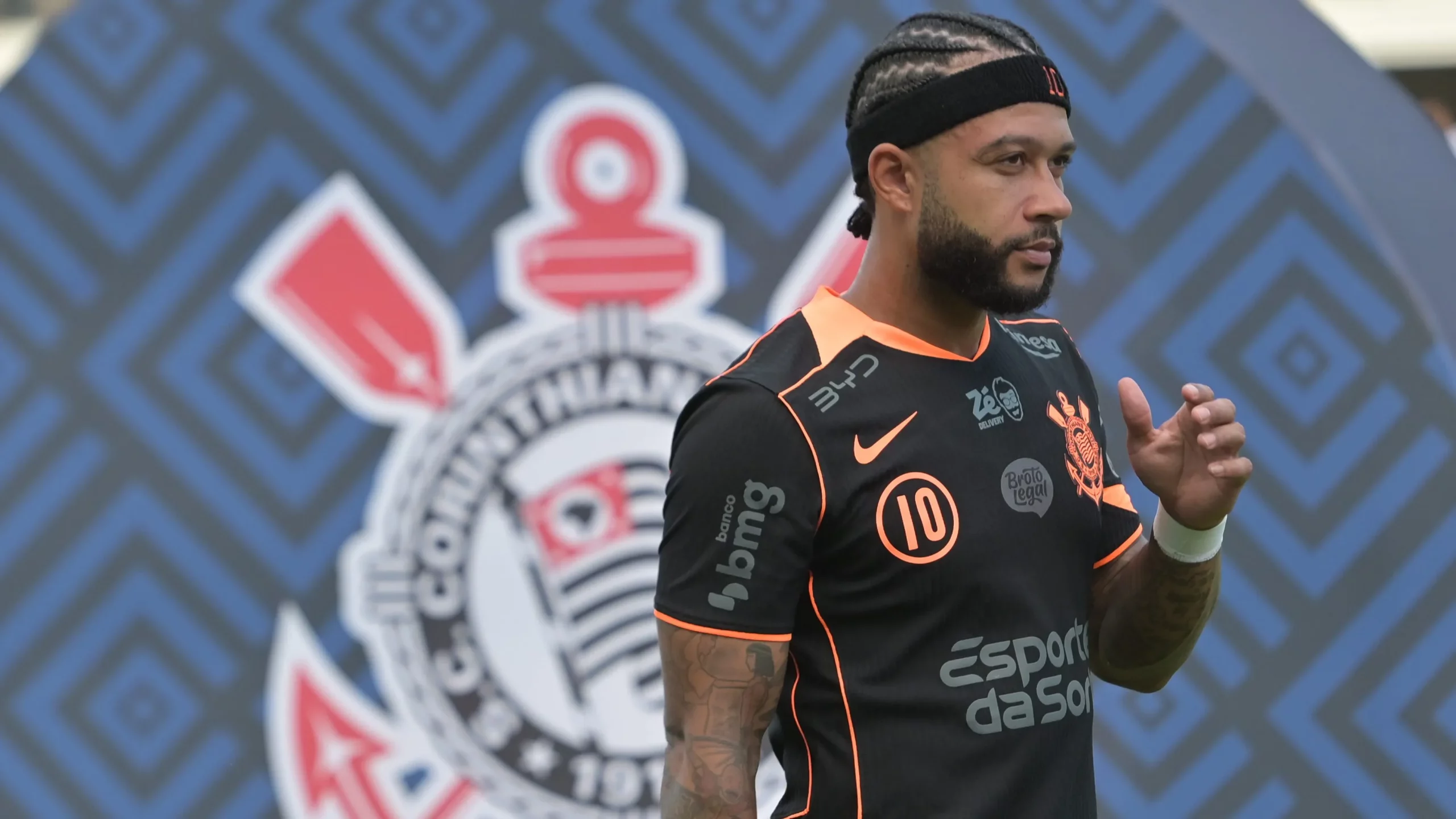 Memphis Depay tem contrato apenas até o meio deste ano - Foto: Jota Erre/AGIF.