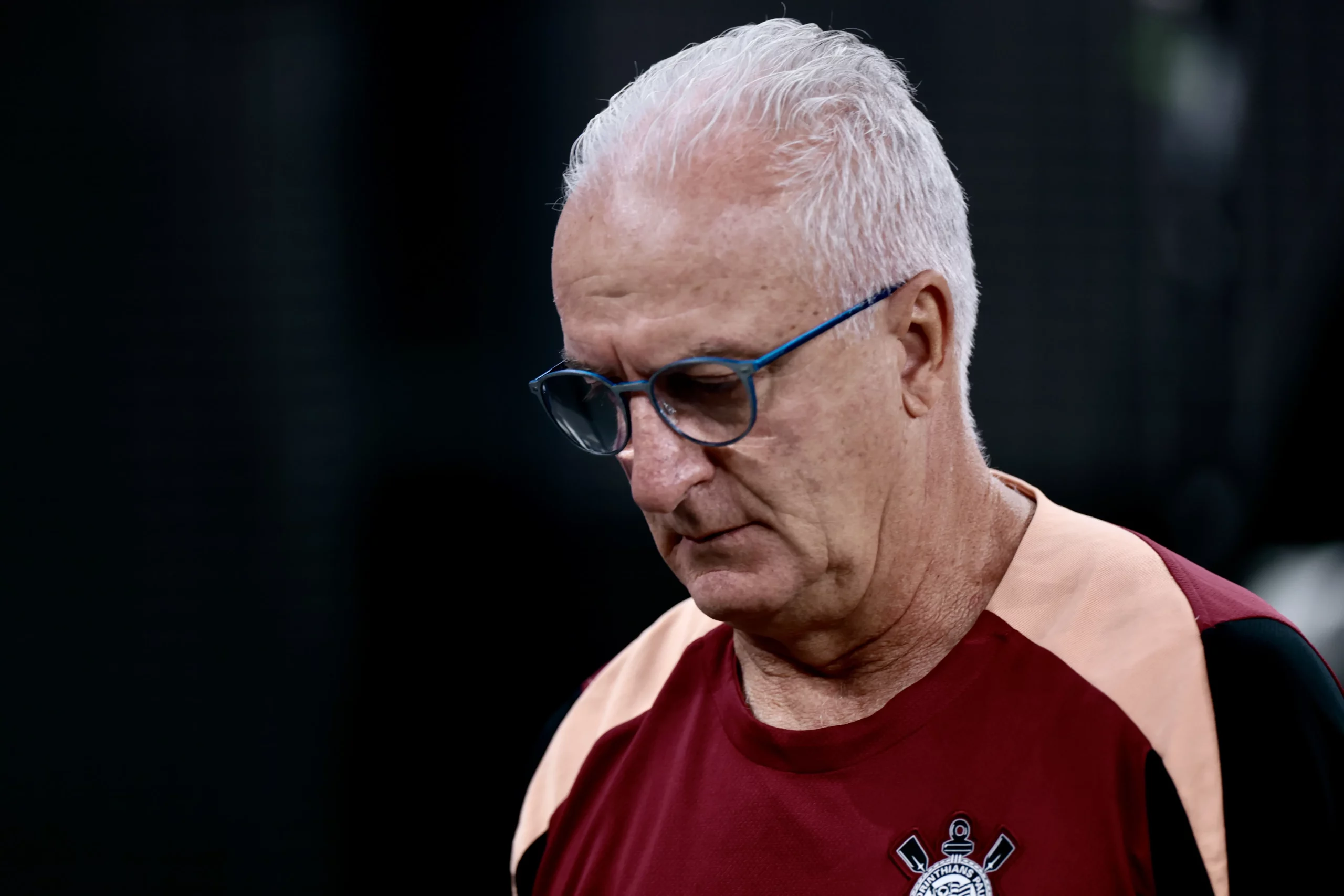 Dorival caiu – Foto: Marcello Zambrana/AGIF