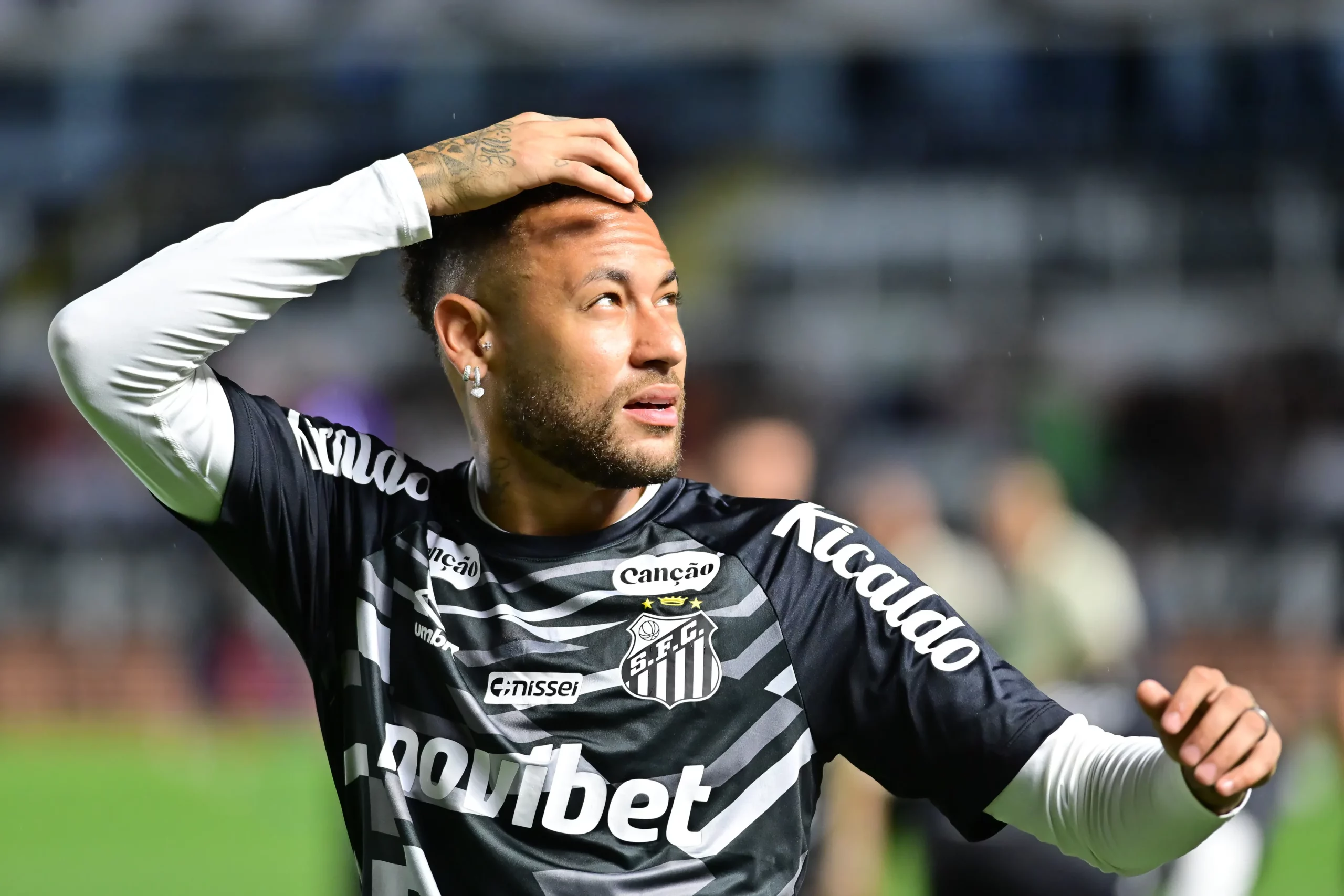 SP – SANTOS – 02/04/2026 – BRASILEIRO A 2026, SANTOS X REMO – Neymar jogador do Santos durante aquecimento antes da partida contra o Remo no estadio Vila Belmiro pelo campeonato Brasileiro A 2026. Foto: Jota Erre/AGIF