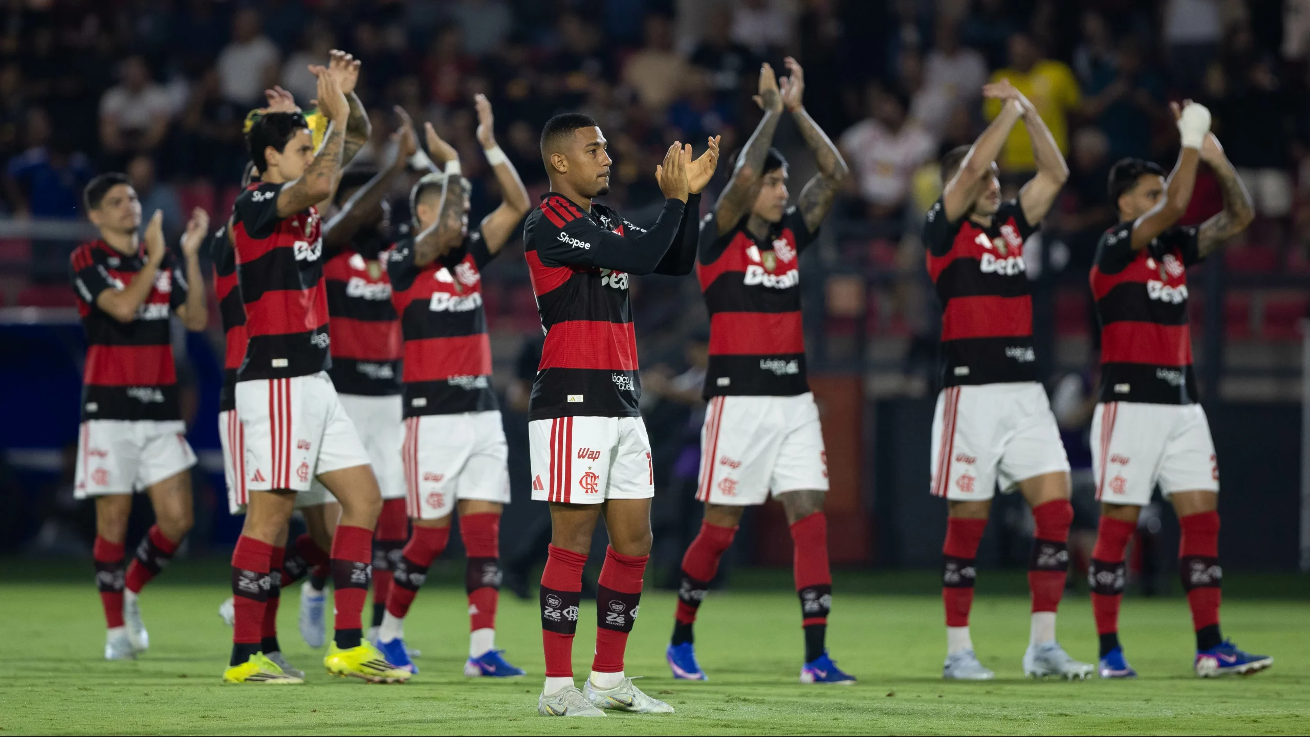 Elenco do Flamengo – Foto: Joisel Amaral/AGIF