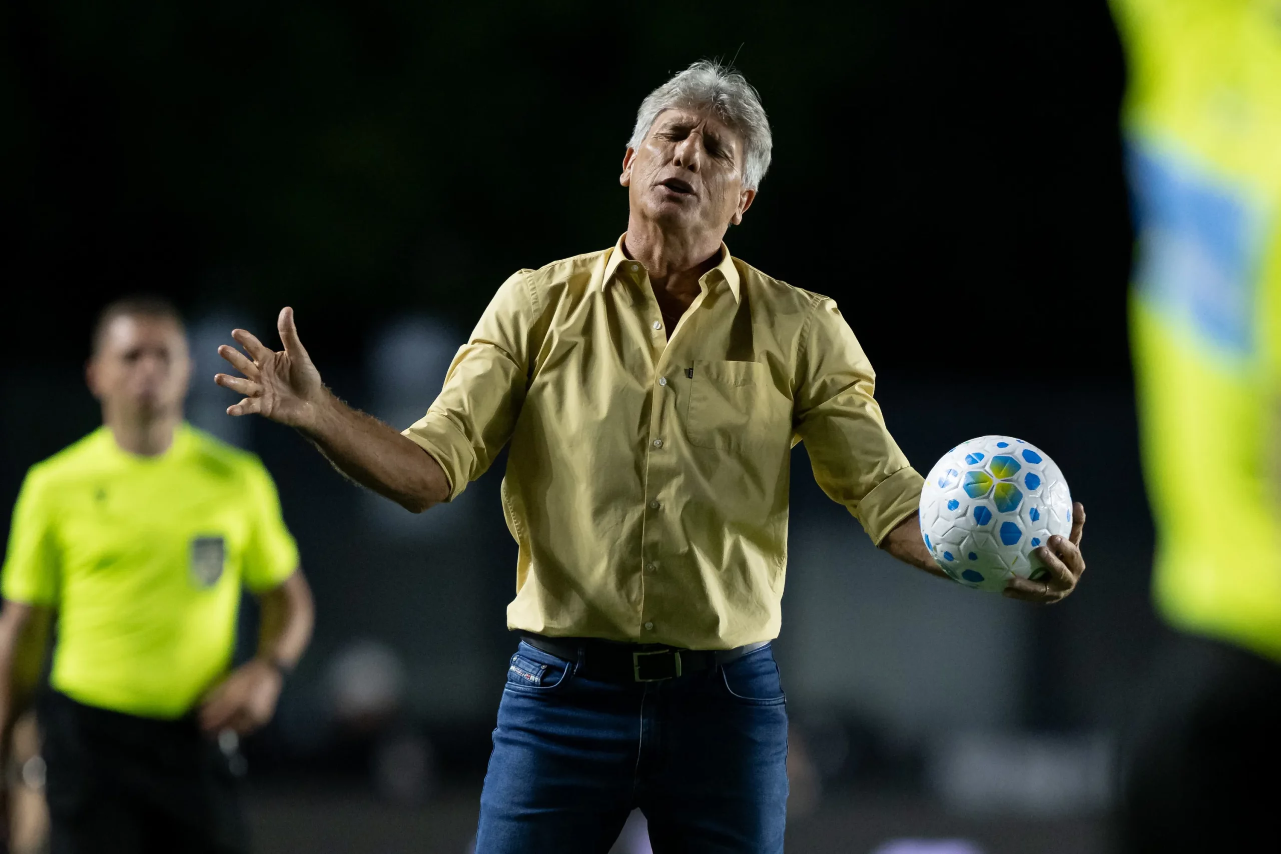 RJ – RIO DE JANEIRO – 04/04/2026 – BRASILEIRO A 2026, VASCO X BOTAFOGO – Renato Gaucho tecnico do Vasco durante partida contra o Botafogo no estadio Sao Januario pelo campeonato Brasileiro A 2026. Foto: Jorge Rodrigues/AGIF