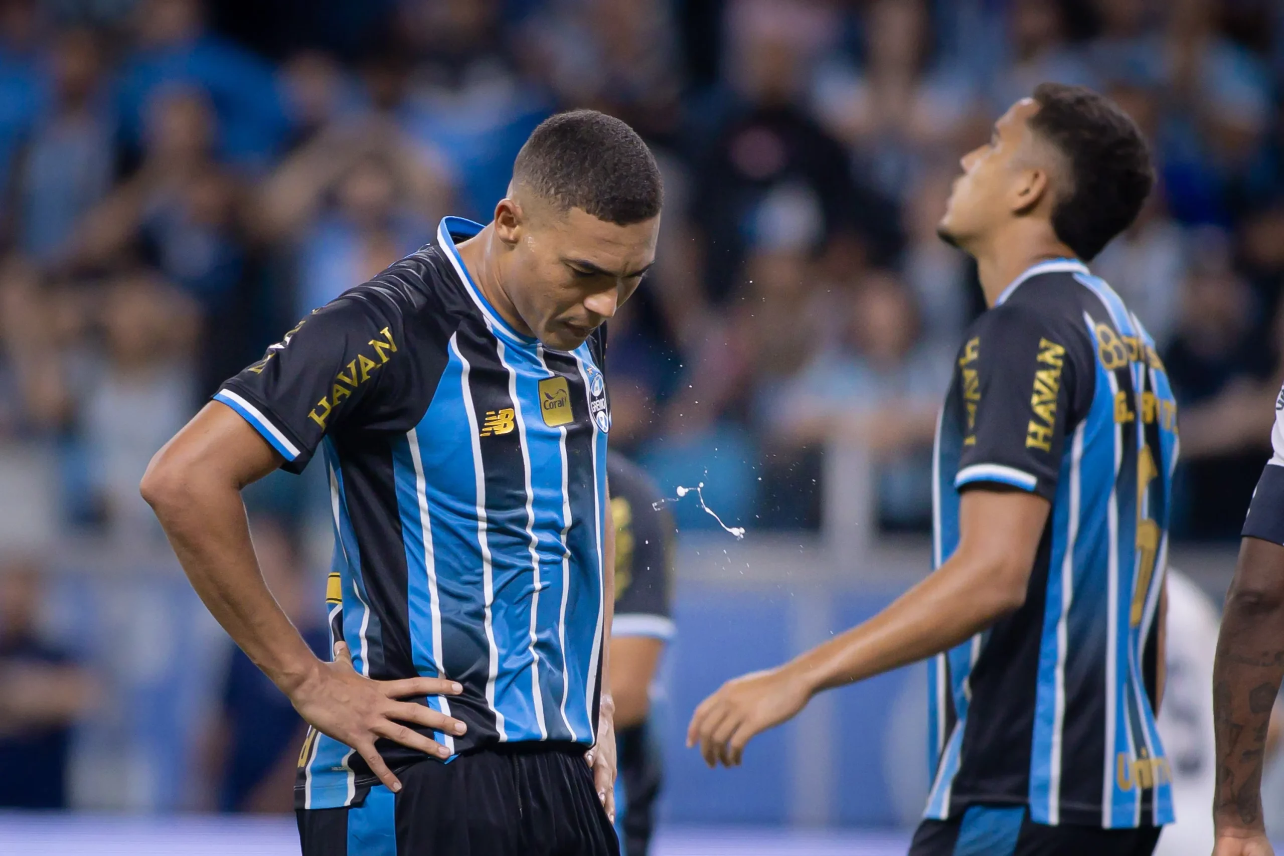 jogador do Gremio lamenta durante partida contra o Remo no estadio Arena do Gremio pelo campeonato Brasileiro A 2026. Foto: Maxi Franzoi/AGIF