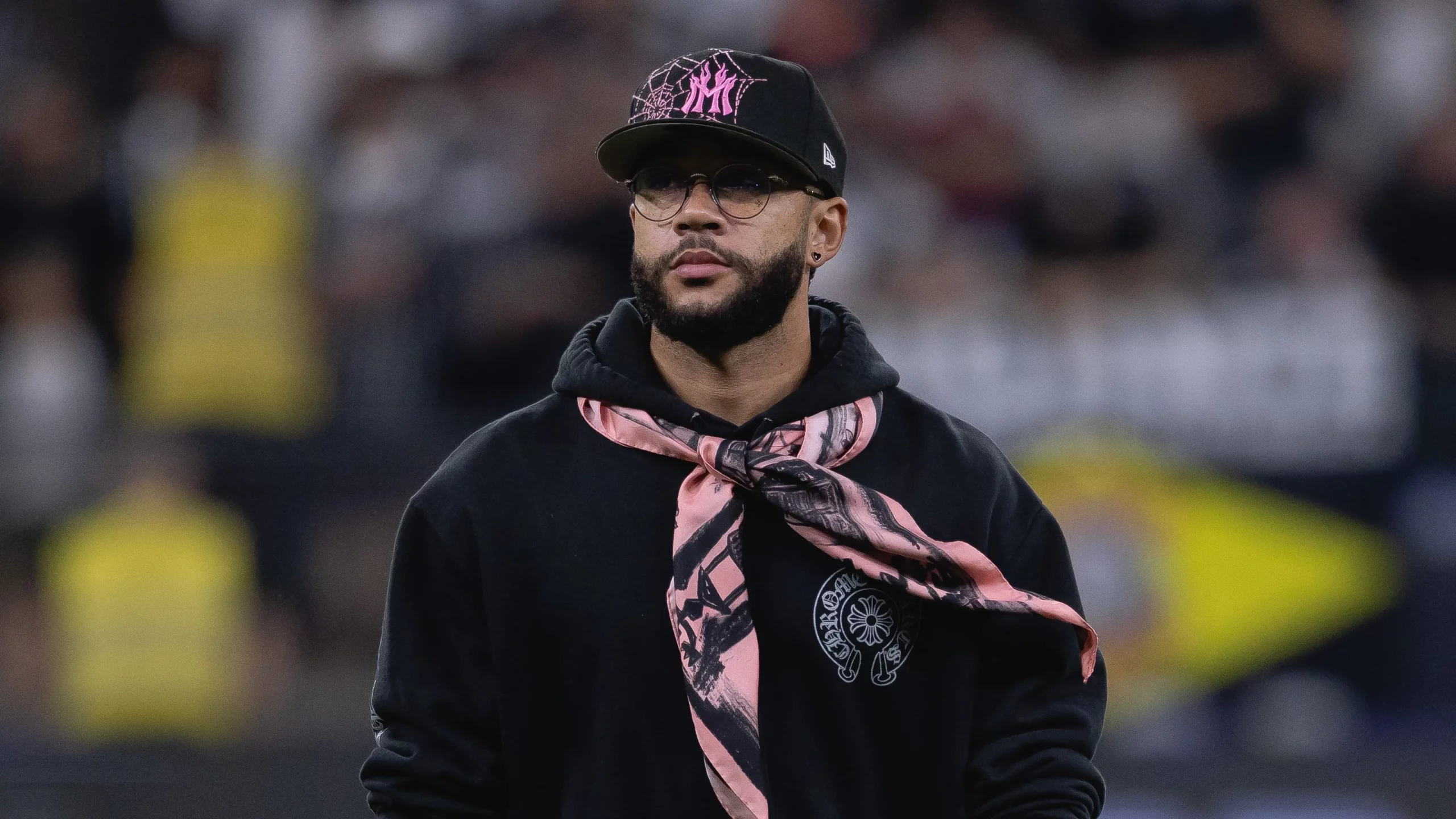 Memphis Depay não está jogando por conta de uma lesão - Foto: Ettore Chiereguini/AGIF.